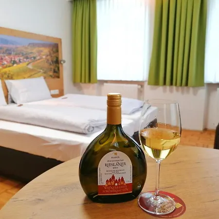 Gasthof Hotel Weinbau Zum Goldenen Ochsen-3